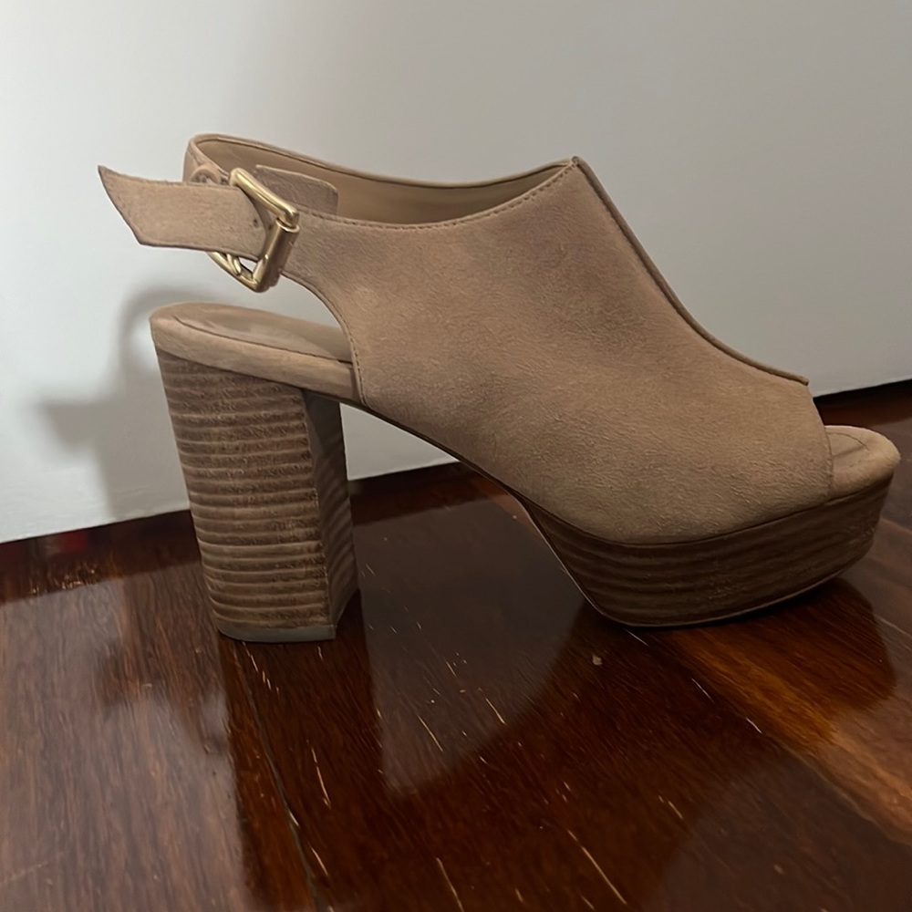 NEW Michael Kors Tan Suede platform Heels